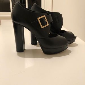 Michael Kors buckled heel